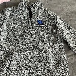 Kentucky fuzzy Pullover